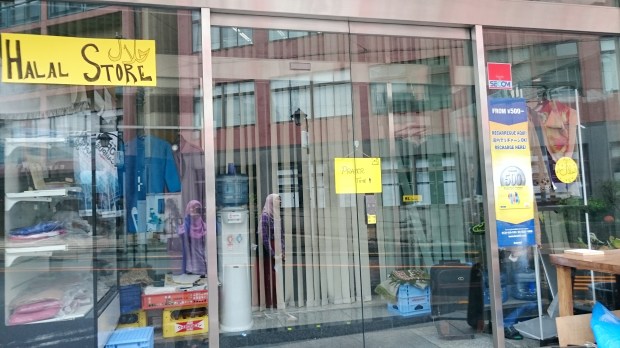 Halal_store_Osaka_mosque