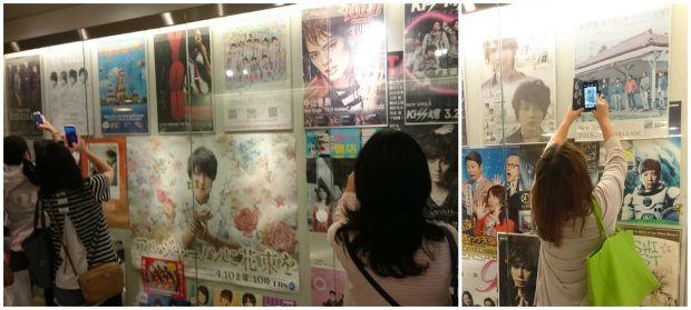 in fandom, you'll never fangirl alone. Tuh, bukan kami aja loh yang doyan foto-foto macem gini, fans Jepang pun begitu :D