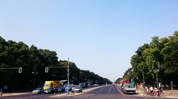 view of Strasse des 17.Juni from Brandenburger Tor