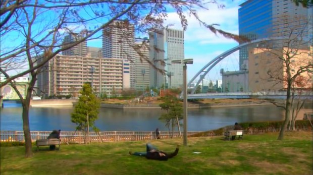 One of Lucky Seven's first scenes where Shuntaro-kun laid on Shinagawa-Higashi Park thinking about his jobless life ;)