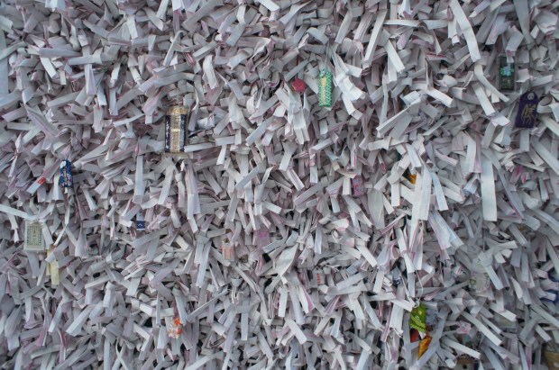 Ikuta-shrine_omikuji.JPG